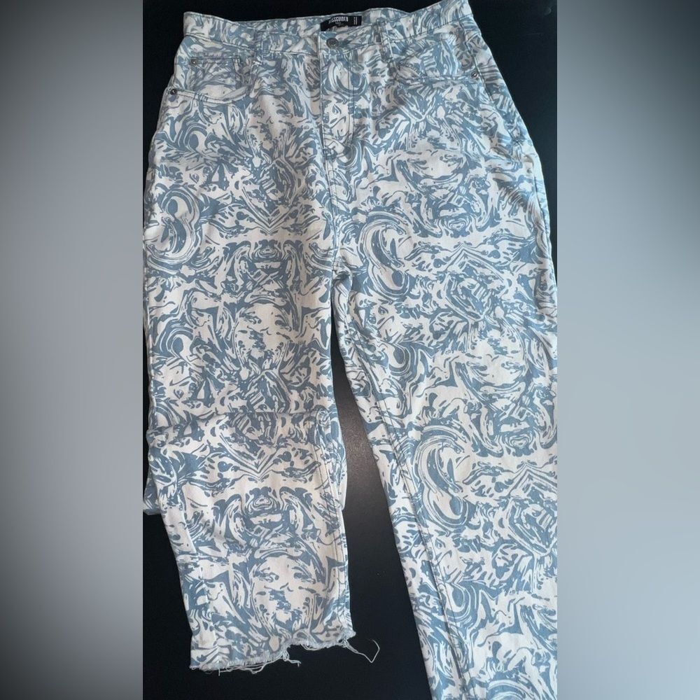Missguided blue & White Printed High Waisted Raw Hem Jeans Size 10 Tall EUC